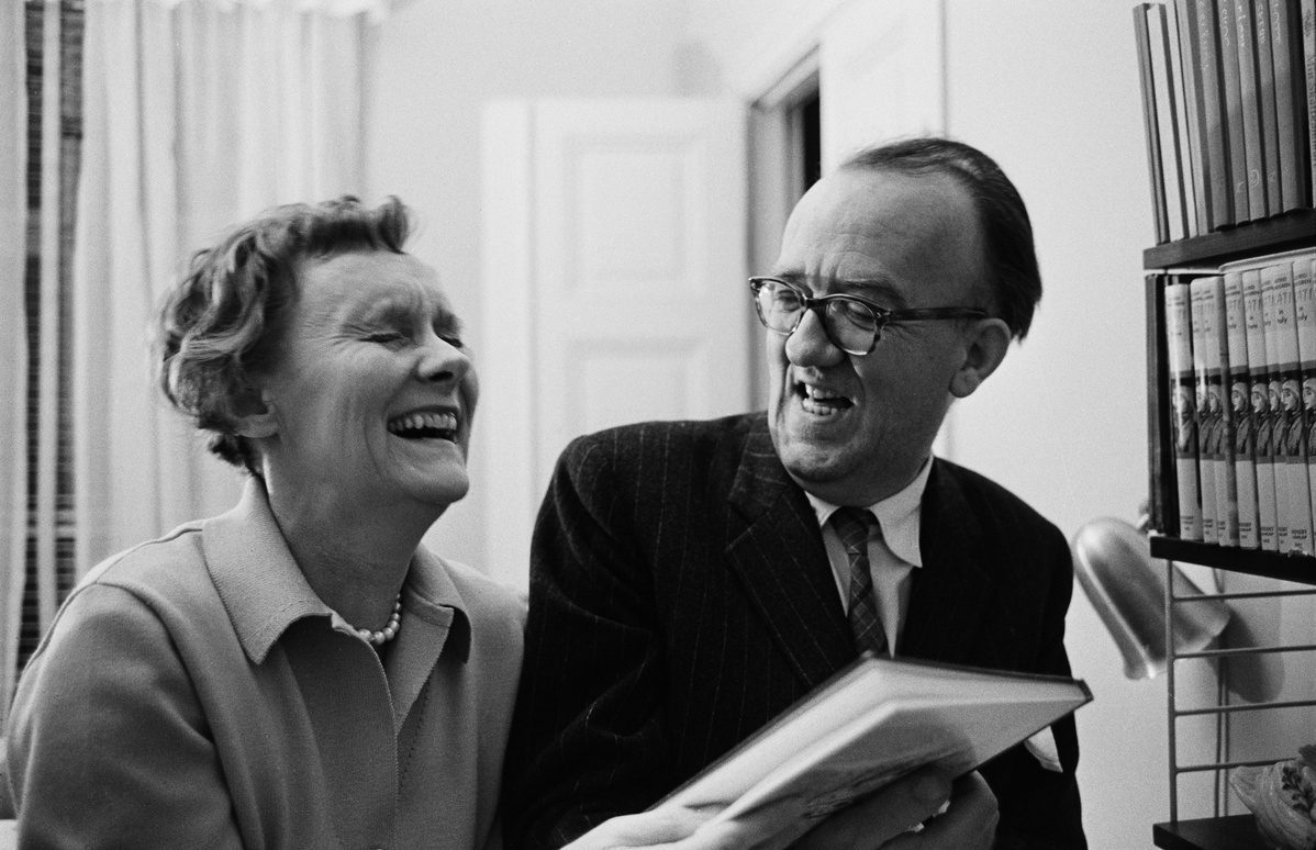 Schwarzweiss- Foto der schwedischen Schriftsteller Astrid Lindgren und Per-Martin Hamberg von 1062